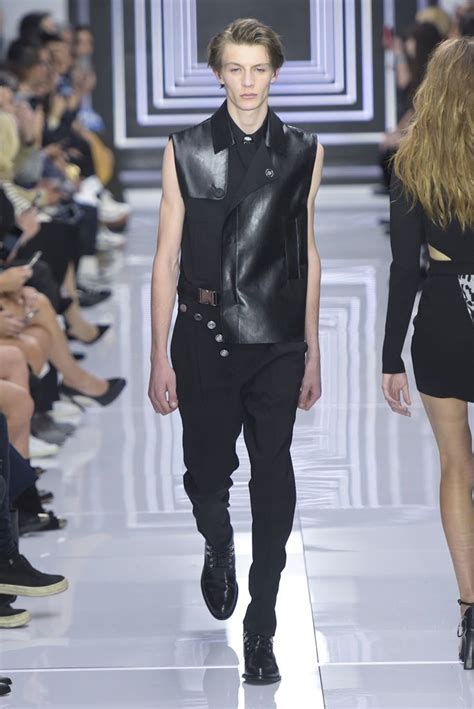 wwd versus versace|versace fashion.